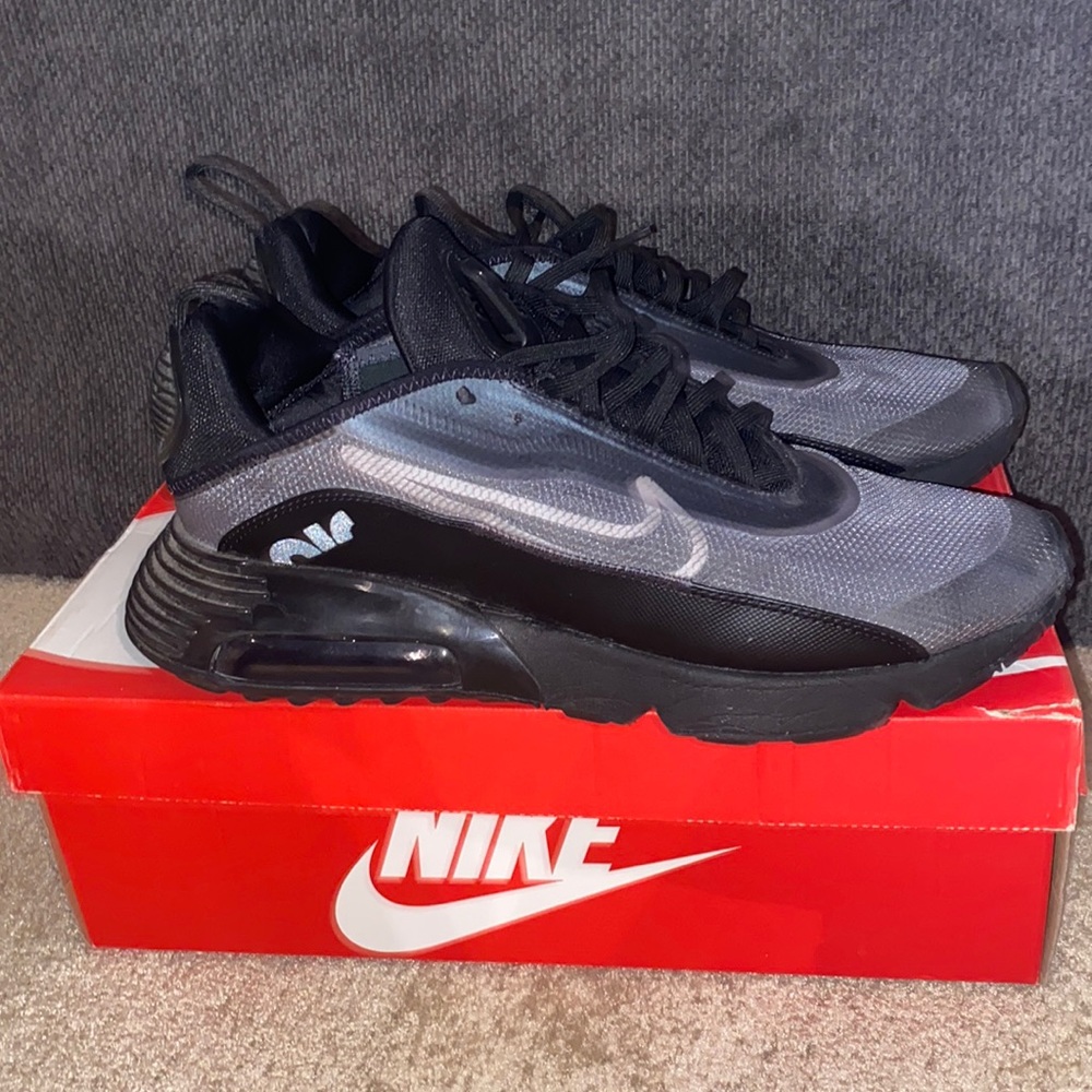 Nike Air Max 2090
Men's Shoe
Size 13
Style BV9977-001